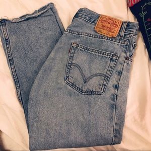 Vintage/retro Levi’s 550 light wash mom jeans